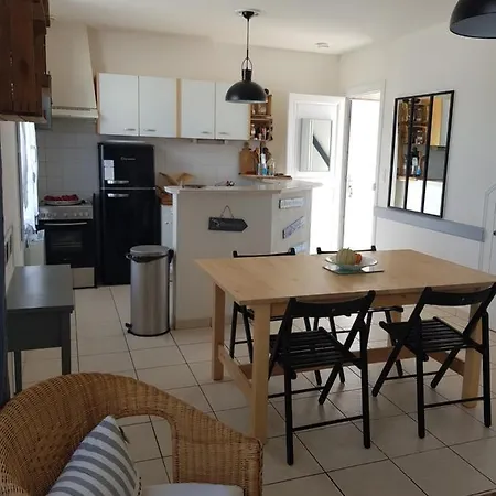 Maison Au Calme, Proche Centre Et Mer, Jardin Clos 르크로아시