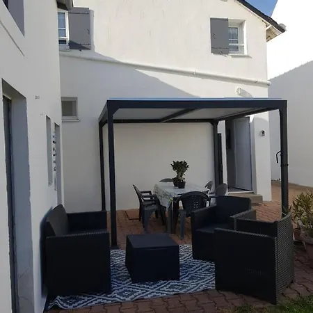 Holiday home Maison Au Calme, Proche Centre Et Mer, Jardin Clos